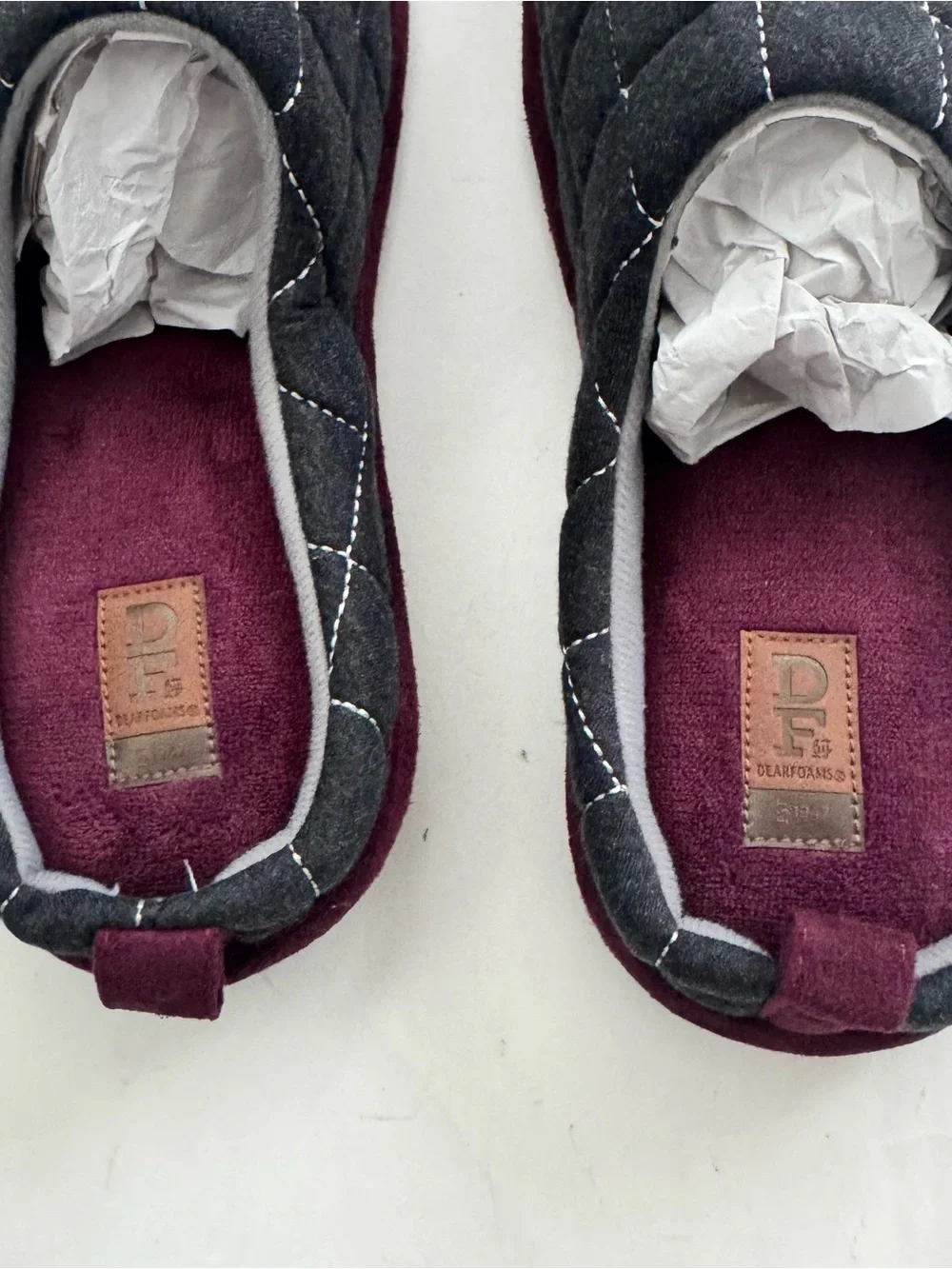 Dearfoams Quilted Clog Slippers Men M 9-10 Charcoal Grey Maroon House Shoes